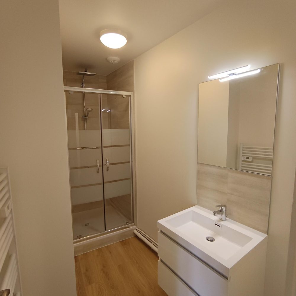 Photo 4 salle de bain après travaux peinture BS ENTREPRISE
